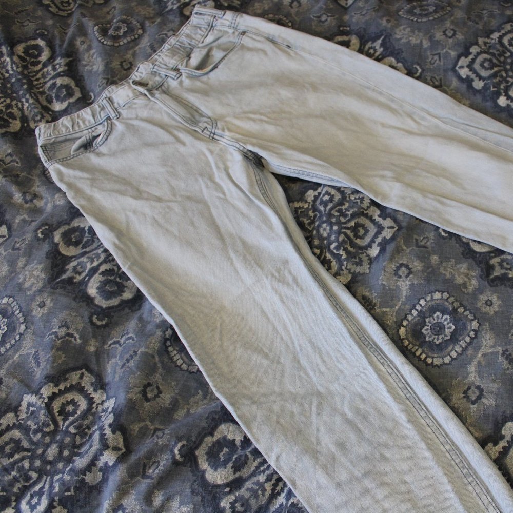 Men’s Medium H&M Lightwash Jeans.  Relaxed and Tapered with Elastic Waist